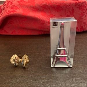 Woman’s ring and holder